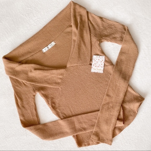 𝅺FREE People Hot Stuff Off Shoulder Top - Picture 6 of 12